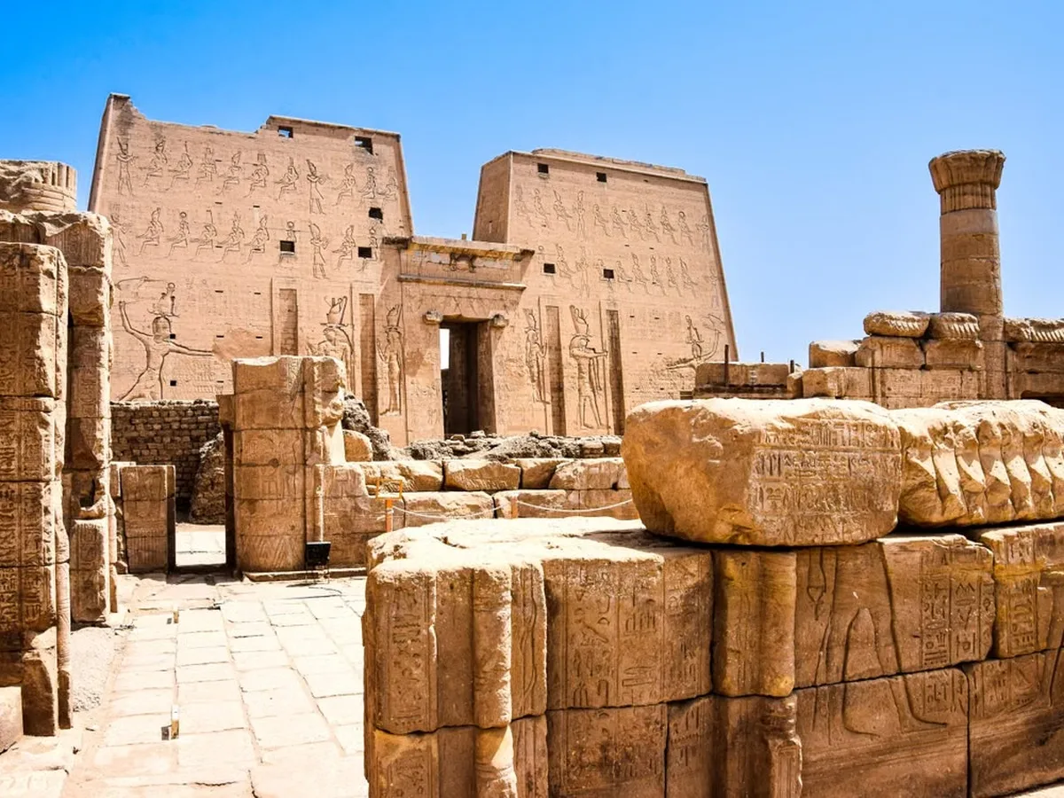 Día 5 — Edfu / Kom Ombo / Asuán