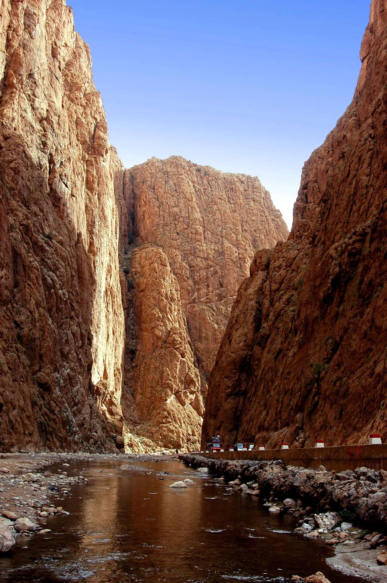 Día 6 — Erfoud - Tinerhir - Gargantas del todra - Ruta de las Kasbahs - Kelaa M´Goune - Ouarzazate