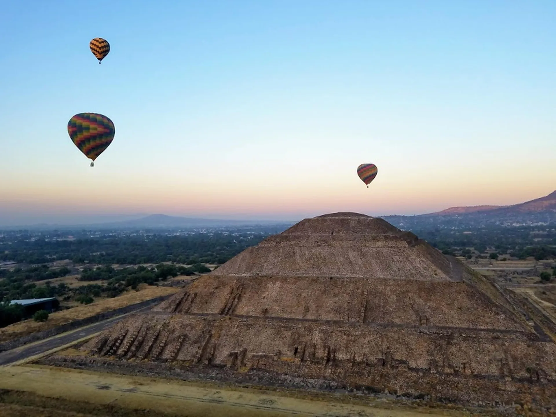 Día 3 — Basílica de Guadalupe - Pirámides de Teotihuacán