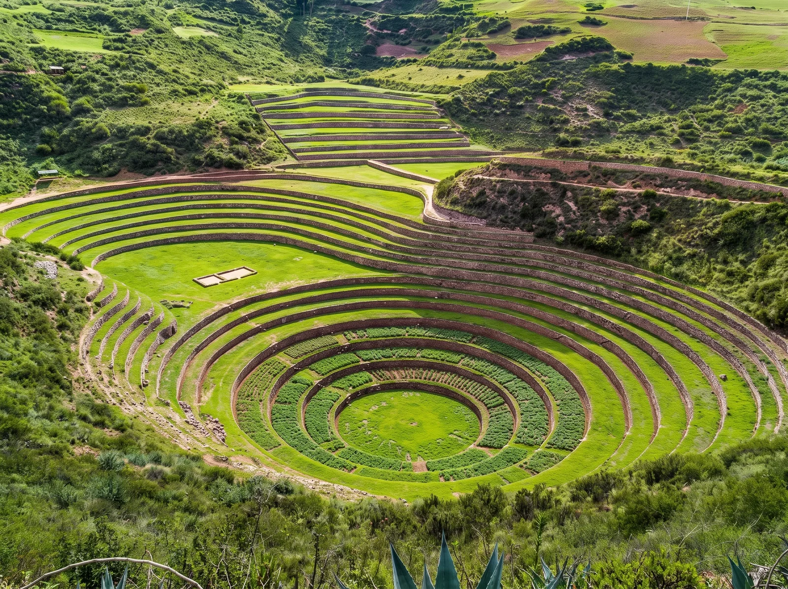 Día 3 — Valle Sagrado de los Incas - Maras - Moray - Ollantaytambo - Urubamba -Aguas calientes
