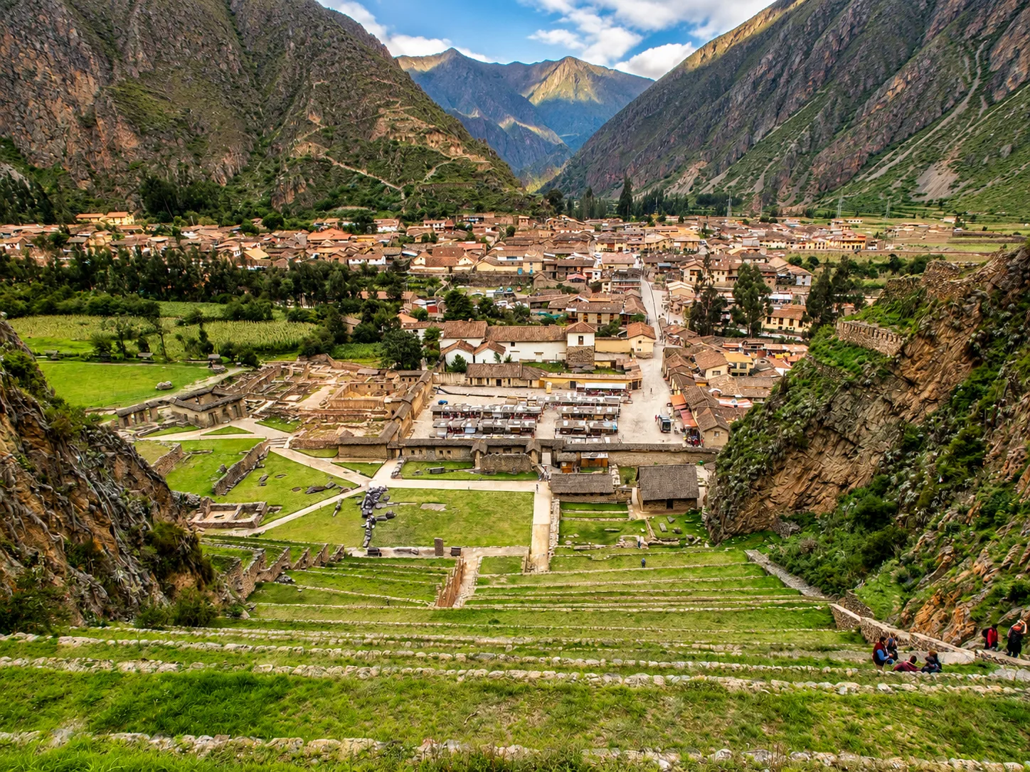 Día 2 — VALLE SAGRADO DE LOS INCAS – MARAS – MORAY – OLLANTAYTAMBO – URUBAMBA – AGUAS CALIENTES    